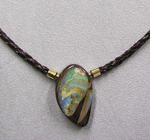 <span>Leder mit Boulder-Opal (Wechselschließe)</span>